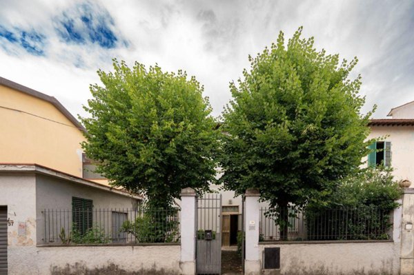 casa indipendente in vendita a Campi Bisenzio