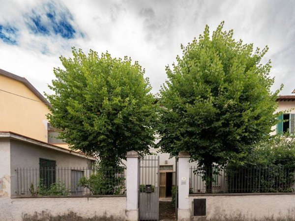 casa indipendente in vendita a Campi Bisenzio