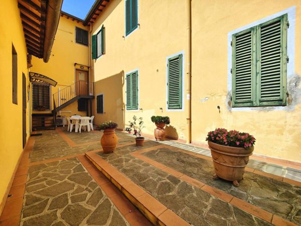 casa indipendente in vendita a Campi Bisenzio