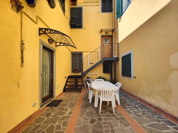 casa indipendente in vendita a Campi Bisenzio