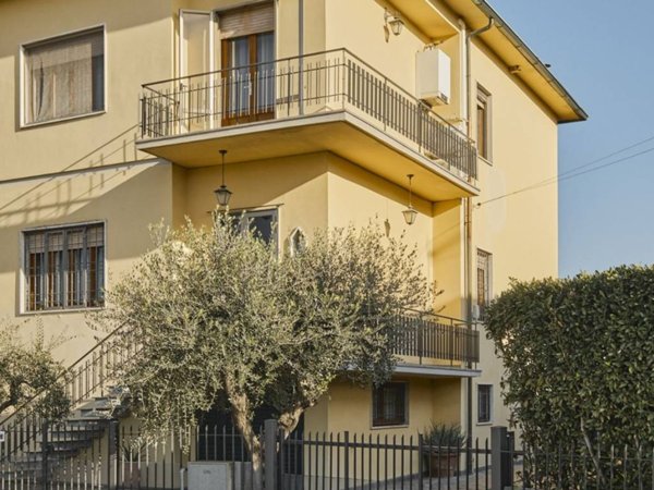casa indipendente in vendita a Campi Bisenzio in zona Capalle
