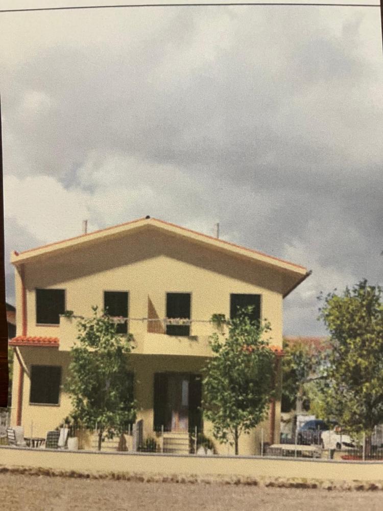 casa indipendente in vendita a Campi Bisenzio