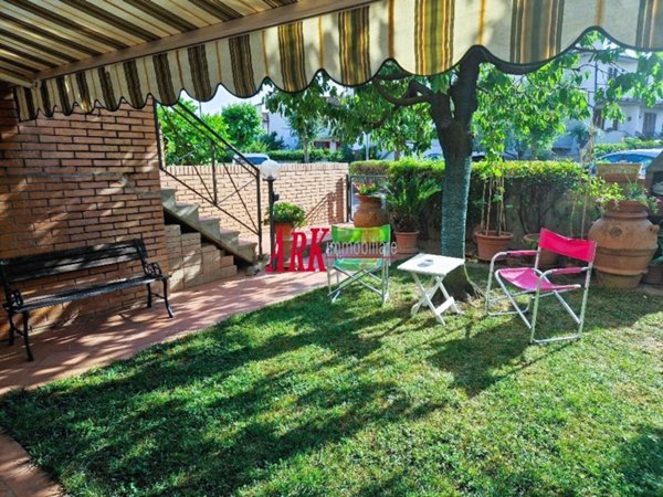 casa indipendente in vendita a Campi Bisenzio