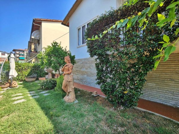 casa indipendente in vendita a Campi Bisenzio