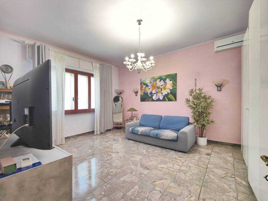 casa indipendente in vendita a Campi Bisenzio