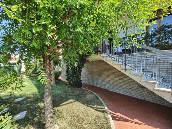 casa indipendente in vendita a Campi Bisenzio