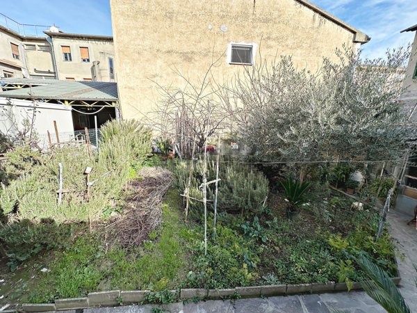 casa indipendente in vendita a Campi Bisenzio