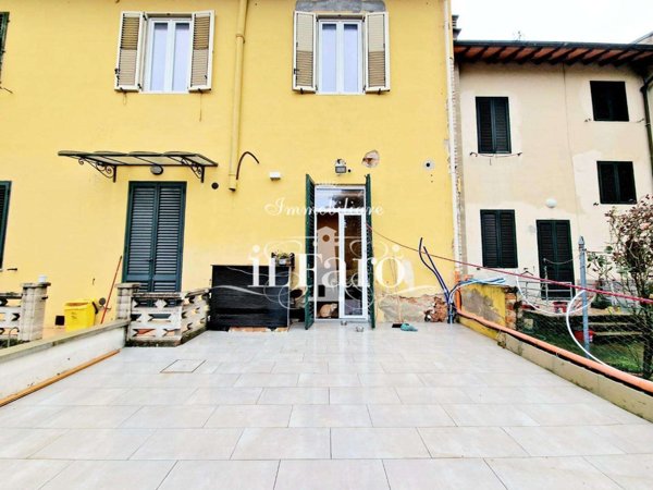 intera palazzina in vendita a Campi Bisenzio
