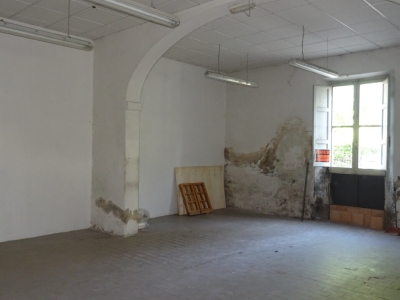 locale di sgombero in vendita a Campi Bisenzio