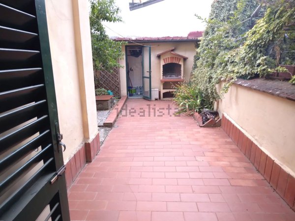 casa indipendente in vendita a Campi Bisenzio