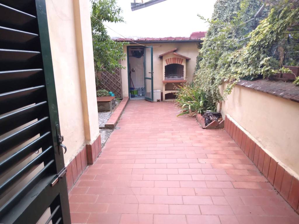 casa indipendente in vendita a Campi Bisenzio