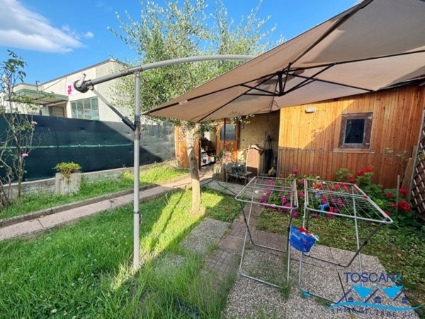 casa indipendente in vendita a Campi Bisenzio