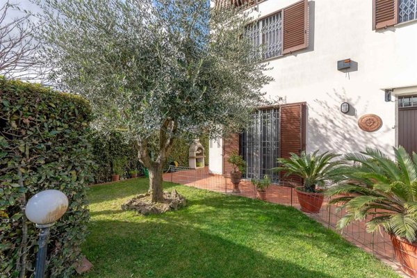 casa indipendente in vendita a Campi Bisenzio in zona Capalle