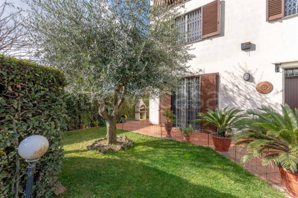casa indipendente in vendita a Campi Bisenzio in zona Capalle