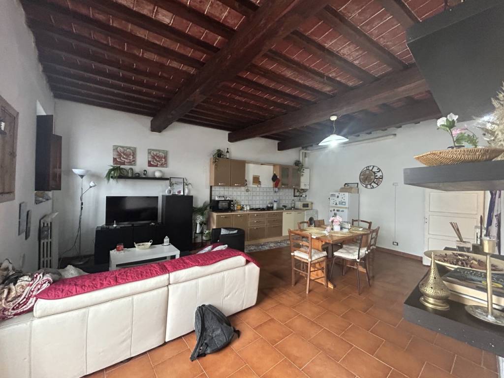 casa indipendente in vendita a Campi Bisenzio