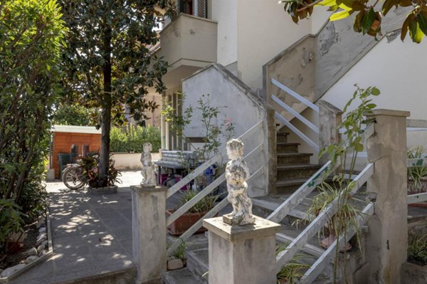 casa indipendente in vendita a Campi Bisenzio in zona La Madonnina