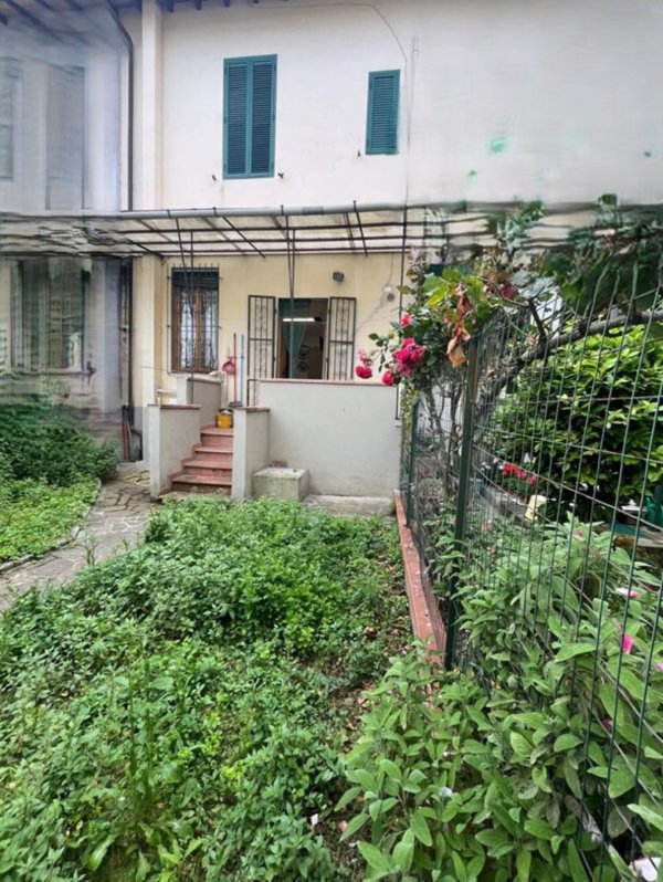 casa indipendente in vendita a Campi Bisenzio