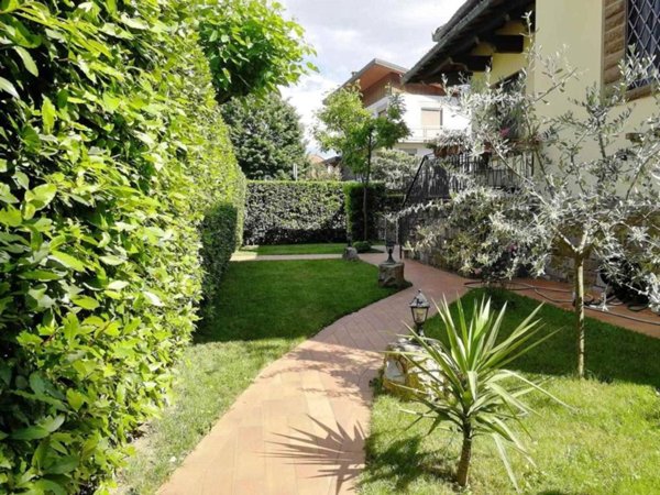 casa indipendente in vendita a Campi Bisenzio