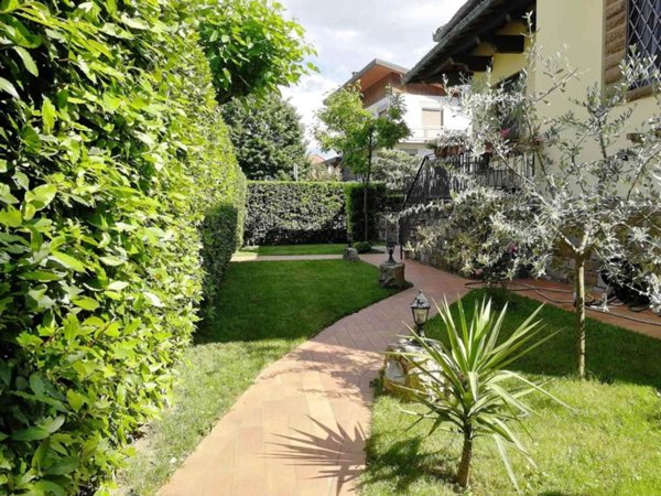 casa indipendente in vendita a Campi Bisenzio