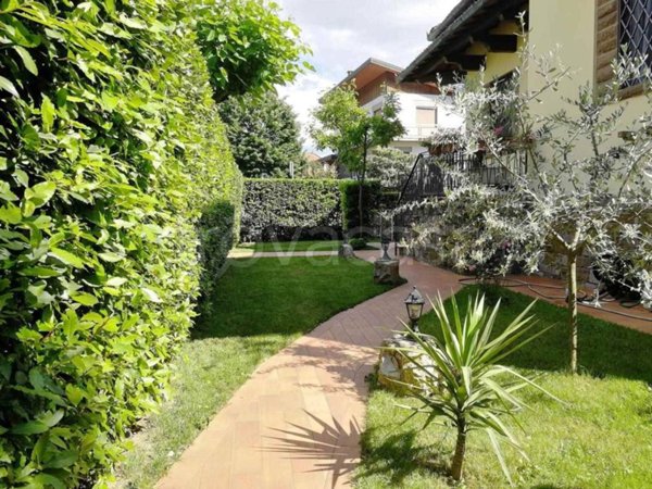 casa indipendente in vendita a Campi Bisenzio