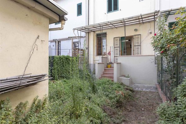 casa indipendente in vendita a Campi Bisenzio