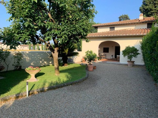 casa indipendente in vendita a Campi Bisenzio in zona Il Rosi
