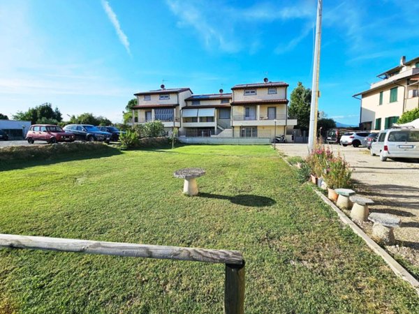 casa indipendente in vendita a Campi Bisenzio