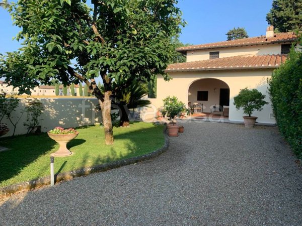 casa indipendente in vendita a Campi Bisenzio