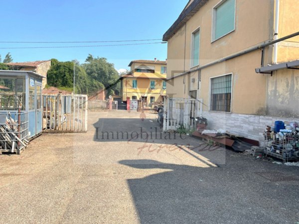 locale di sgombero in vendita a Campi Bisenzio