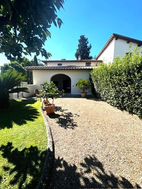 casa indipendente in vendita a Campi Bisenzio