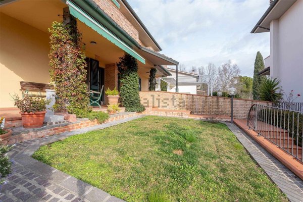 casa indipendente in vendita a Campi Bisenzio in zona San Piero a Ponti