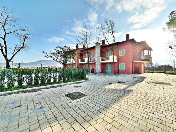 casa indipendente in vendita a Campi Bisenzio
