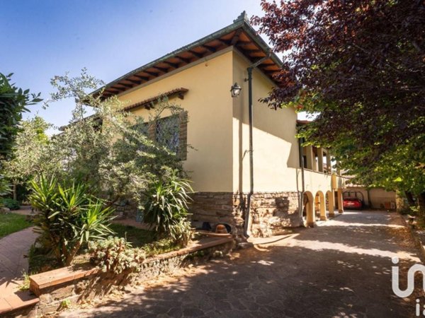 casa indipendente in vendita a Campi Bisenzio