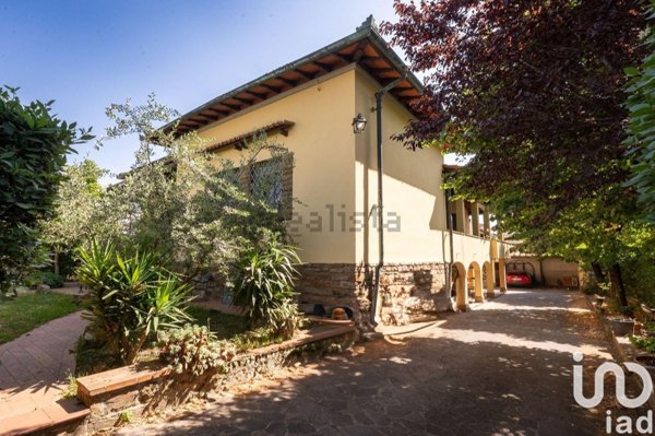 casa indipendente in vendita a Campi Bisenzio