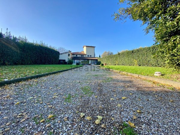 casa indipendente in vendita a Campi Bisenzio