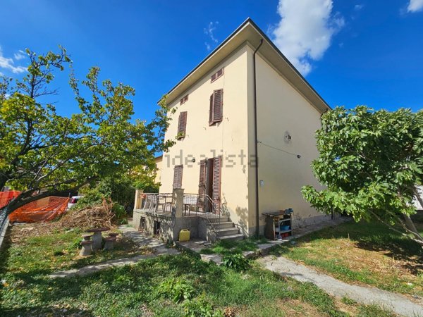 casa indipendente in vendita a Campi Bisenzio