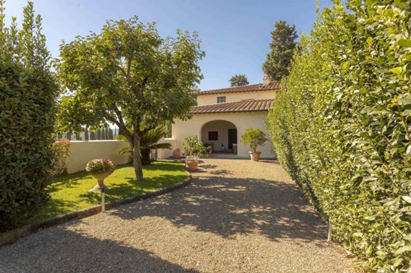 casa indipendente in vendita a Campi Bisenzio