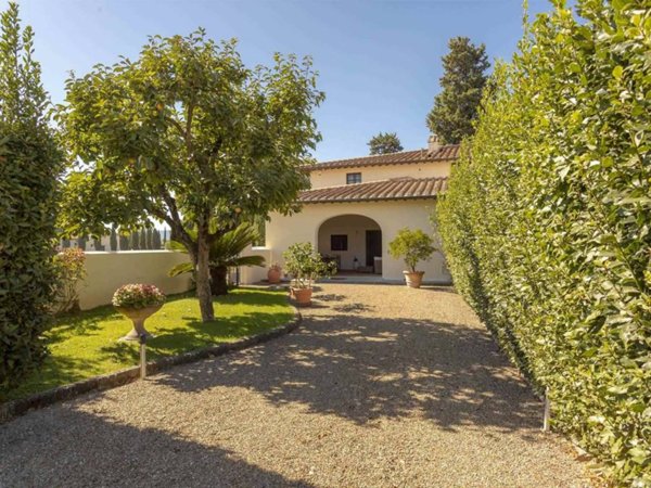 casa indipendente in vendita a Campi Bisenzio