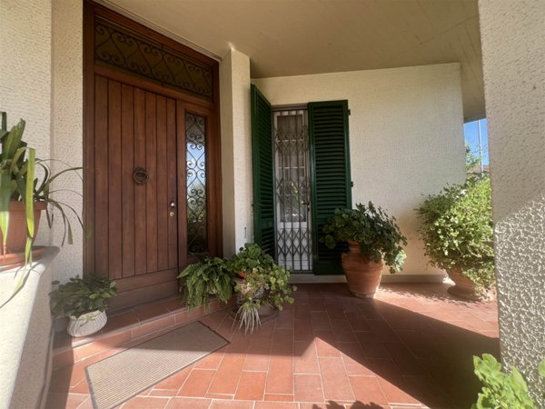 casa indipendente in vendita a Campi Bisenzio