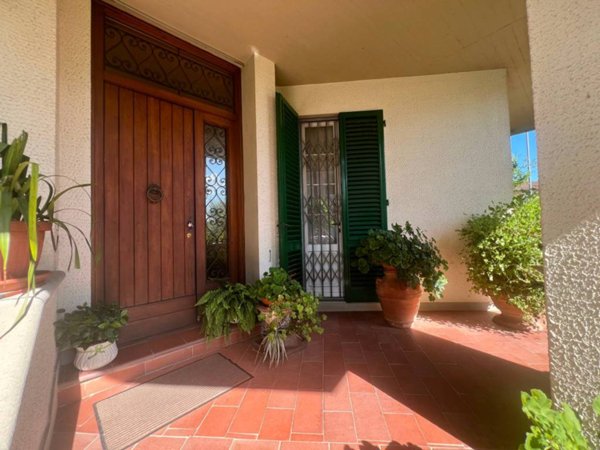 casa indipendente in vendita a Campi Bisenzio