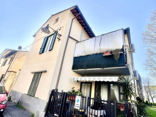 casa indipendente in vendita a Campi Bisenzio