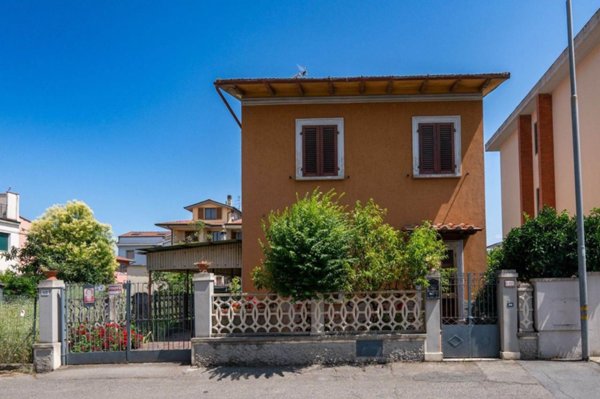 casa indipendente in vendita a Campi Bisenzio
