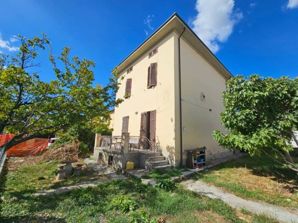 casa indipendente in vendita a Campi Bisenzio