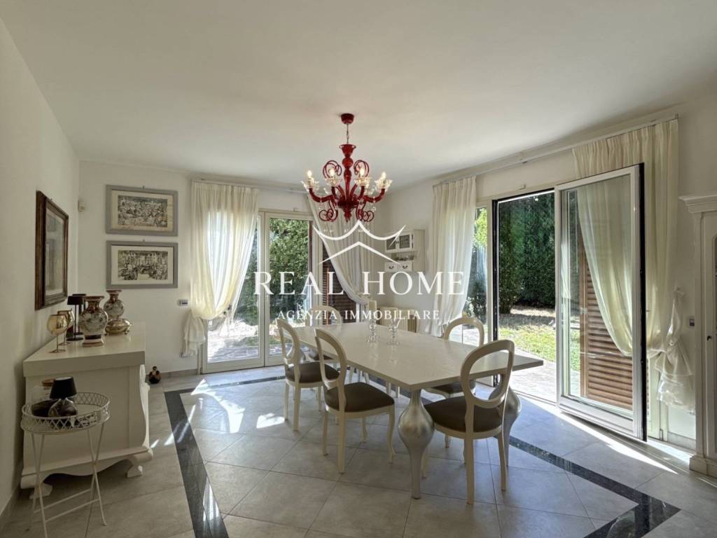 casa indipendente in vendita a Campi Bisenzio