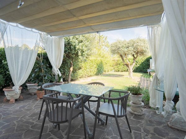 casa indipendente in vendita a Campi Bisenzio