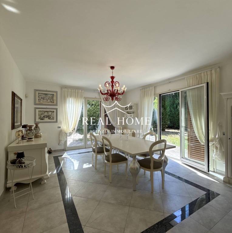 casa indipendente in vendita a Campi Bisenzio