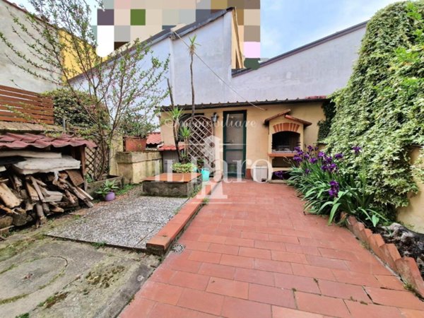 casa indipendente in vendita a Campi Bisenzio