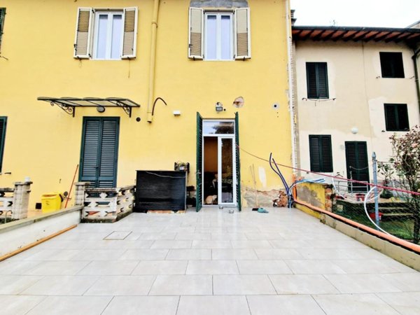 casa indipendente in vendita a Campi Bisenzio