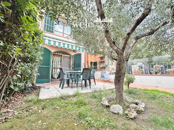 casa indipendente in vendita a Campi Bisenzio