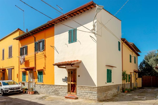 casa indipendente in vendita a Campi Bisenzio